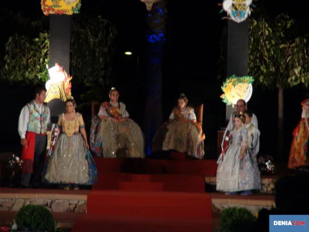 Laura Mena y Paula Bertomeu fueron proclamadas Falleras Mayores de Dénia 24 Presentación FFMM 28