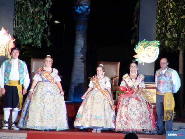 Laura Mena y Paula Bertomeu fueron proclamadas Falleras Mayores de Dénia 35 Presentación FFMM 39