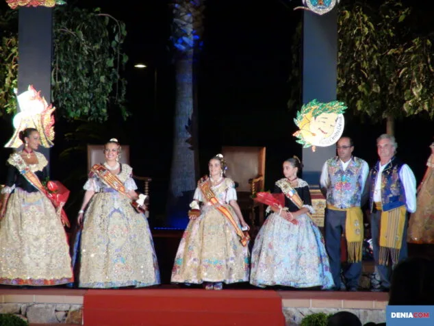 Laura Mena y Paula Bertomeu fueron proclamadas Falleras Mayores de Dénia 49 Presentación FFMM 53