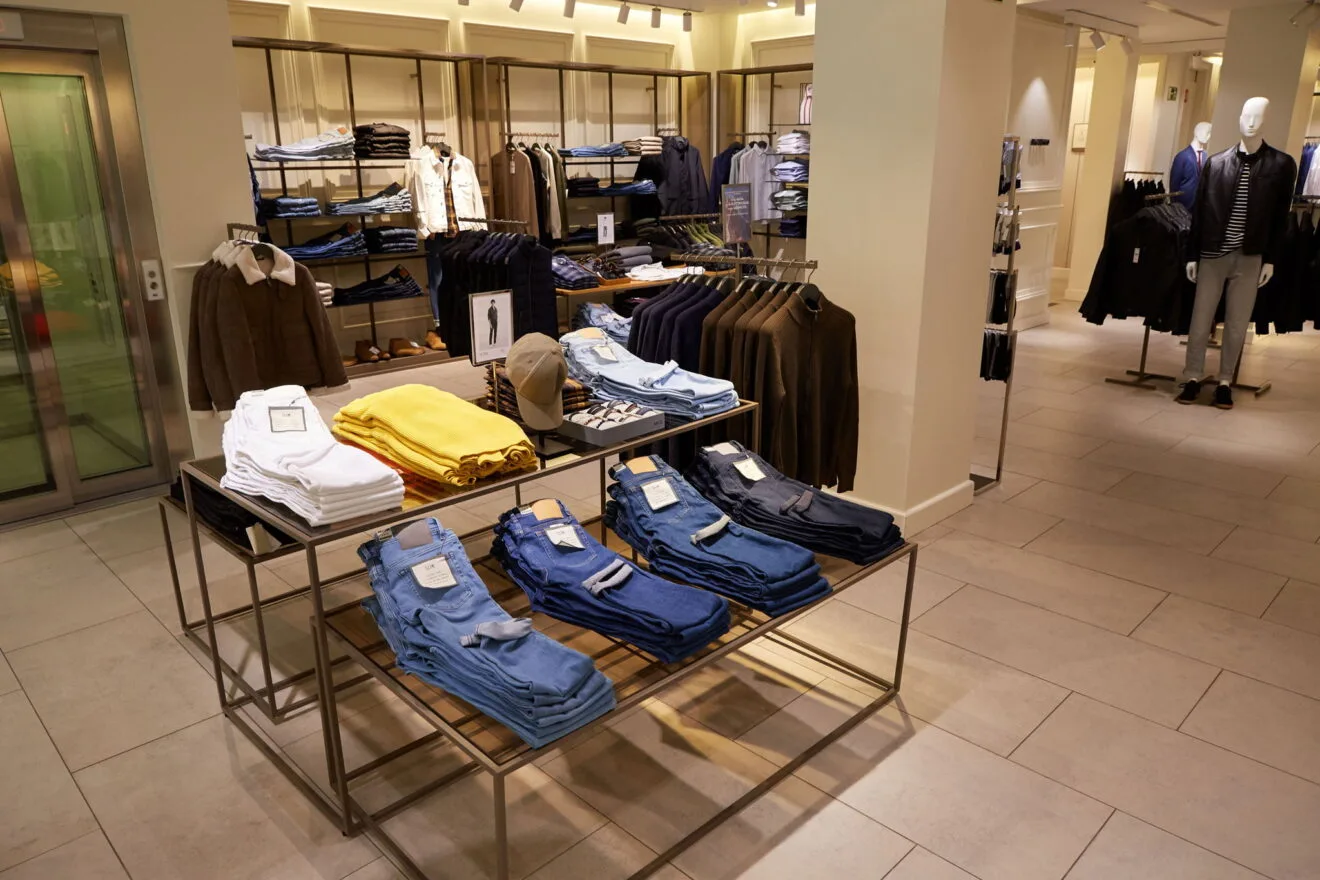 Tienda de ropa hombre en Dénia – MANGO