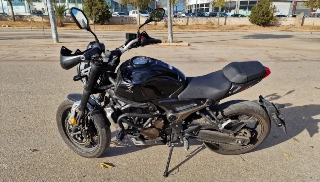 seguridad garantizad con esta moto de autoescuela guillem
