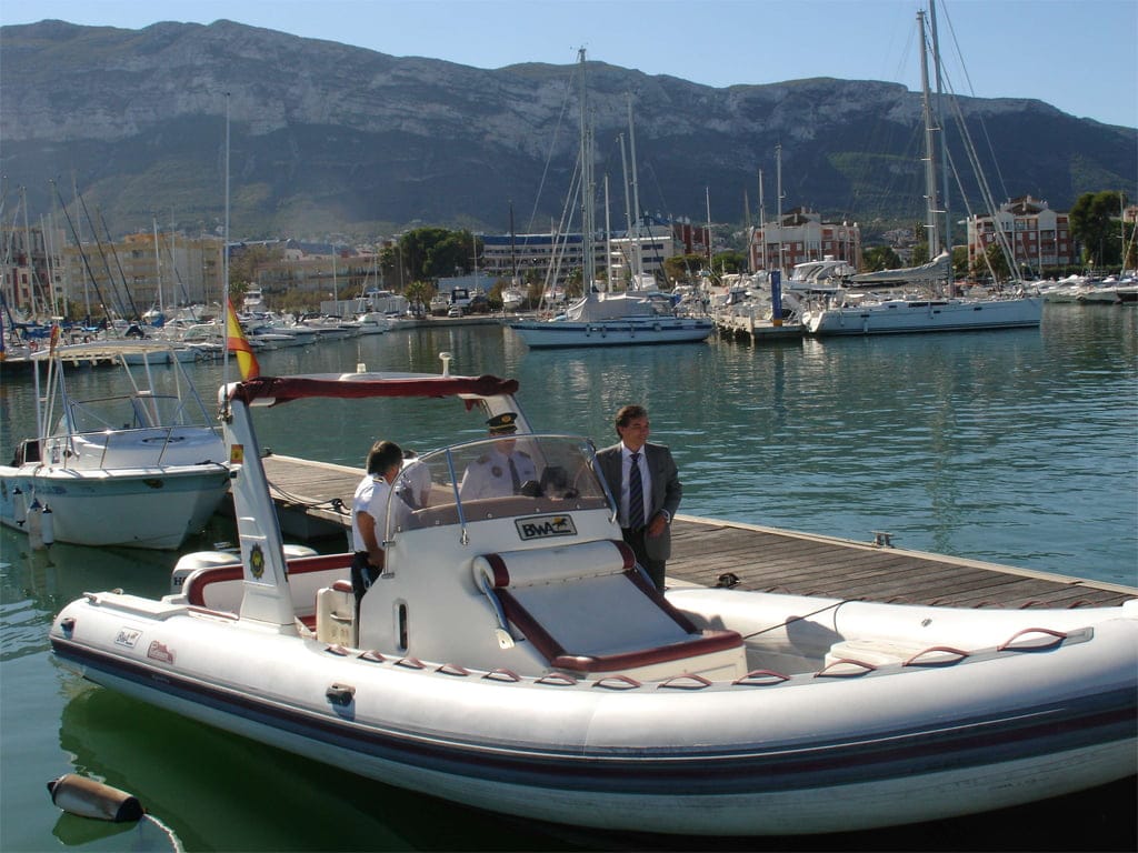 Embarcación policía nueva