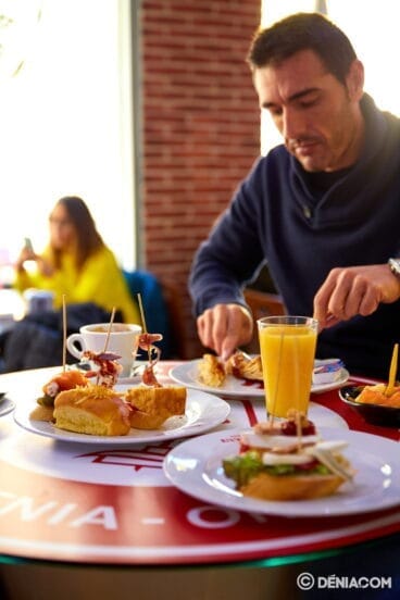 Comer pinchos en Dénia – Lizarran