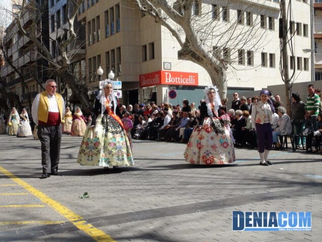 Con la ofrenda florecieron las emociones falleras 73 Ofrenda 72