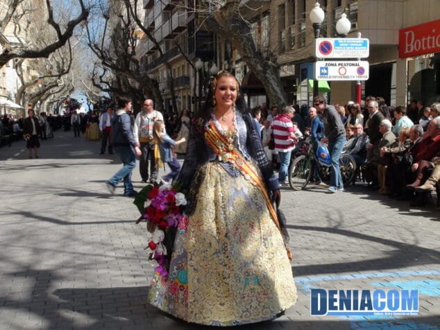 Con la ofrenda florecieron las emociones falleras 82 Ofrenda 81