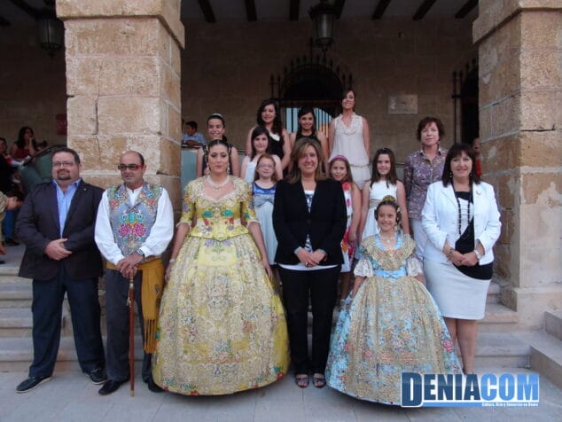 Las nuevas Falleras Mayores de Dénia fueron recibidas en el Ayuntamiento 1 Recepcion FFMM 00