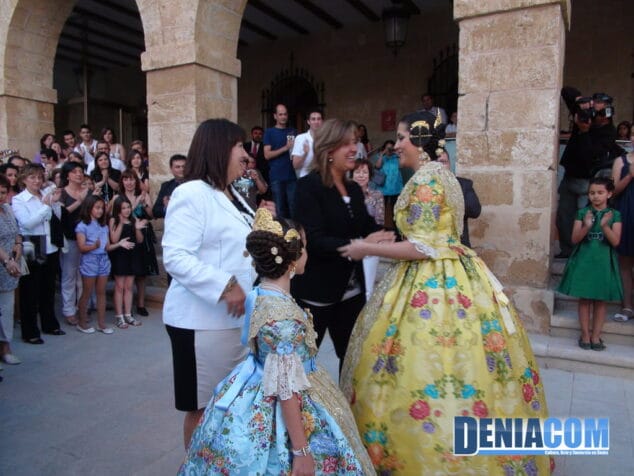 Las nuevas Falleras Mayores de Dénia fueron recibidas en el Ayuntamiento 8 Recepcion FFMM 07