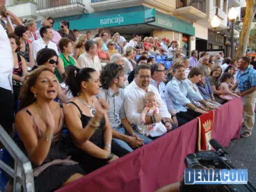05 Carrozas de Dénia 2011 – Tribuna de autoridades