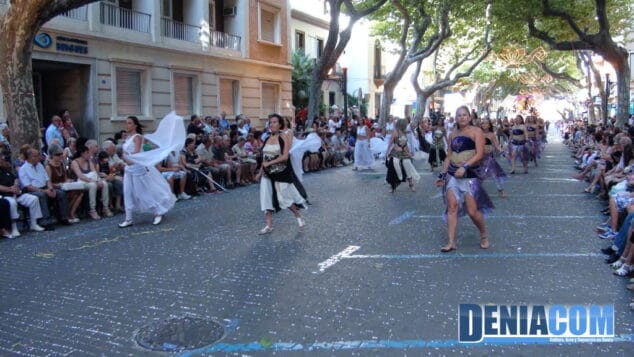 10 Carrozas de Dénia 2011 Comparsa de Paris Pedrera