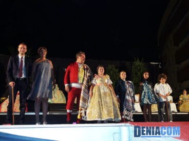 22 Entrega de bastón de la Falla Baix la Mar en el Día del Fallero 2011