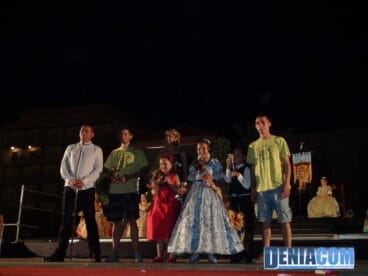 31 La Falla Camp Roig recoge sus premios de las Cucañas