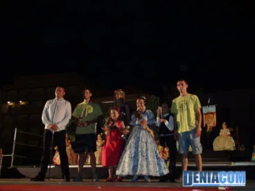 31 La Falla Camp Roig recoge sus premios de las Cucañas