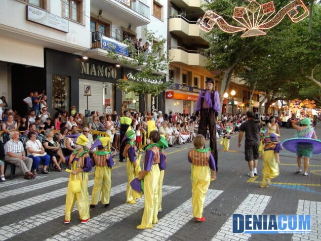 40 Carrozas de Dénia 2011 Comparsa infantil de baix la Mar