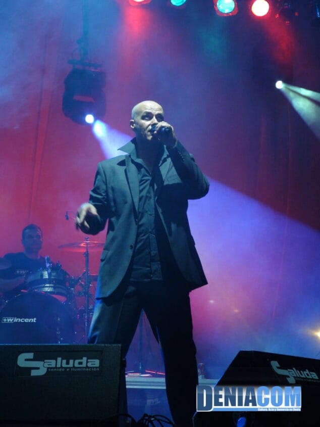 Alberto Comesaña interpreta Lo estás haciendo muy bien