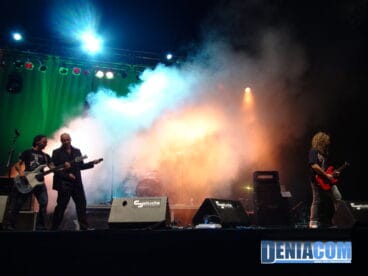 Alberto Comesaña sobre el escenario de Dénia