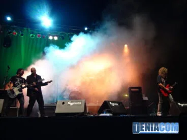 Alberto Comesaña sobre el escenario de Dénia