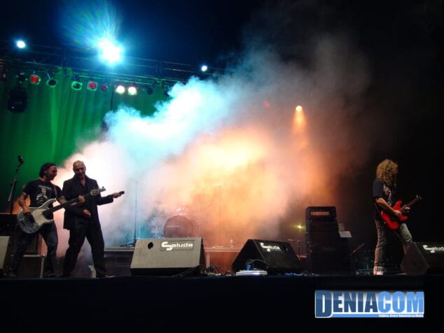 Alberto Comesaña sobre el escenario de Dénia