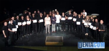 Alumnos profesores y autoridades de las IX Jornadas de Instrumentos Populares de Dénia