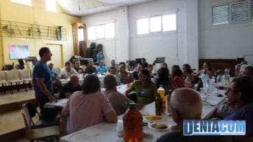 Antiguos miembros y miembros activos de la Agrupación Artística Musical de Dénia