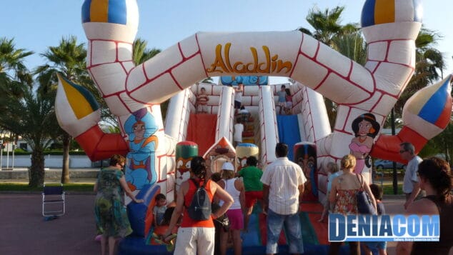 Castillos hinchables y cuentacuentos convierten en mágica una tarde en el Parque de les Bassetes 2 Castillos Hinchables en la fiesta de les Bassetes