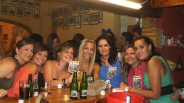 Celebrando el 1er premio de carrozas en la Falla Oeste