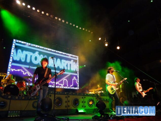 "El Pescao" se mete al público en el bolsillo en el cierre de las Fiestas Mayores del 2011 9 El Pescao dedica una canción a sus compañeros de El Canto del Loco