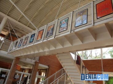 Exposición de carteles en l´estació