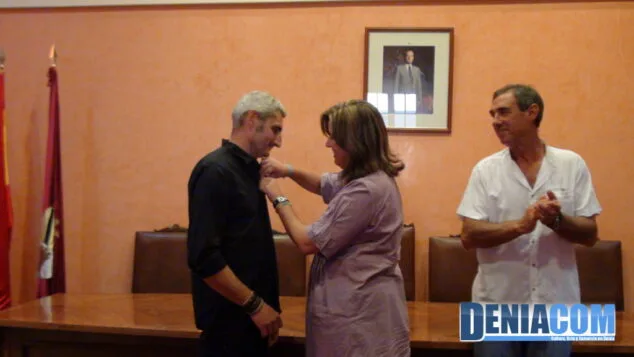 Jaume Bertomeu apela a la comunicación entre fallas para esta nueva legislatura 7 Jaume Bertomeu recibe la insignia como nuevo presidente de la JLF