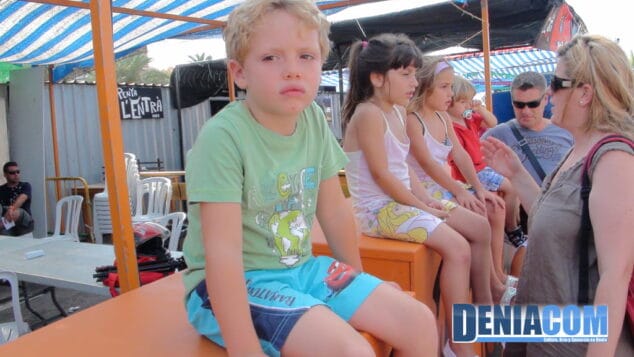 Los más pequeños disfrutan de los toros en las Fiestas de Dénia