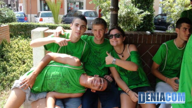 Los quintos reparten el programa de fiestas 2011 23