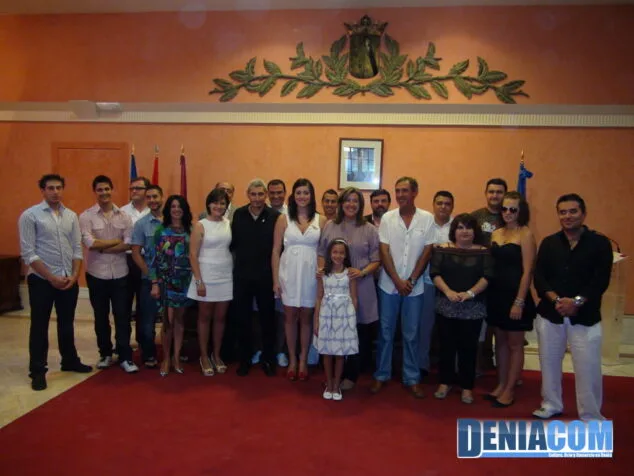 Jaume Bertomeu apela a la comunicación entre fallas para esta nueva legislatura 9 Nueva Junta Local Fallera de Dénia junto a las Falleras Mayores de 2012