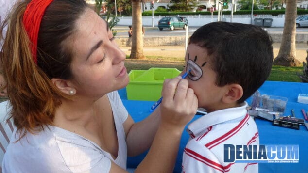 Castillos hinchables y cuentacuentos convierten en mágica una tarde en el Parque de les Bassetes 1 Pintada de caras en la fiesta infantil de les Bassetes