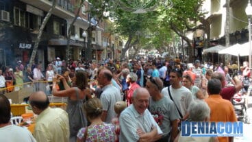 Público asistente al concurso de Paellas del Día del mayor