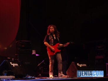 Sobre el escenario de la Noche del pop Español en Dénia
