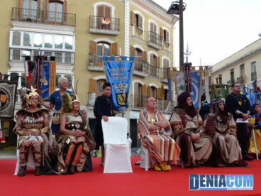 12 Capitanes y abanderadas 2011