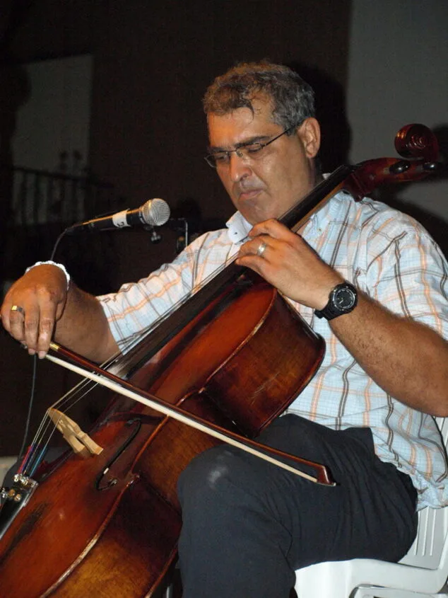 2 004