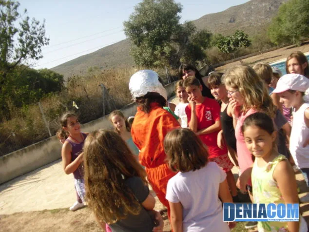 El campamento de Juniors San Antonio teletransporta a los niños hasta la prehistoria 3 A la luna con Juniors San Antonio