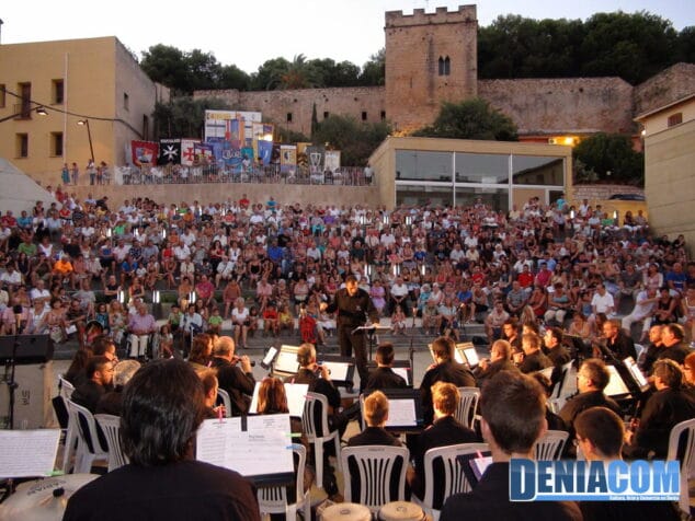 Actuación de la Colla El Terrós en Música al castell