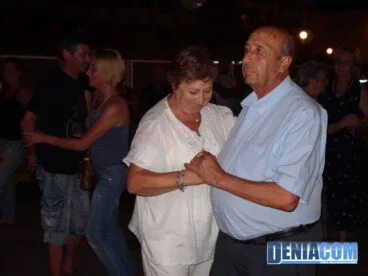 Baile amenizado por la Orquesta Waka
