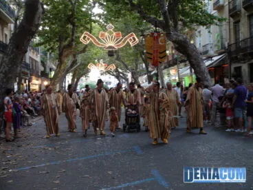 Cabeza de la comitiva de Walies en el Desfile Infantil