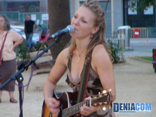 Cantante en Cultura als barris