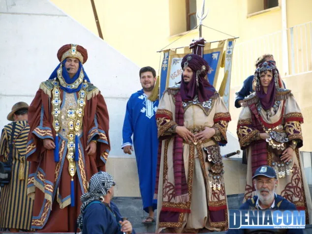 Capitán Embajador y Abanderada Mora