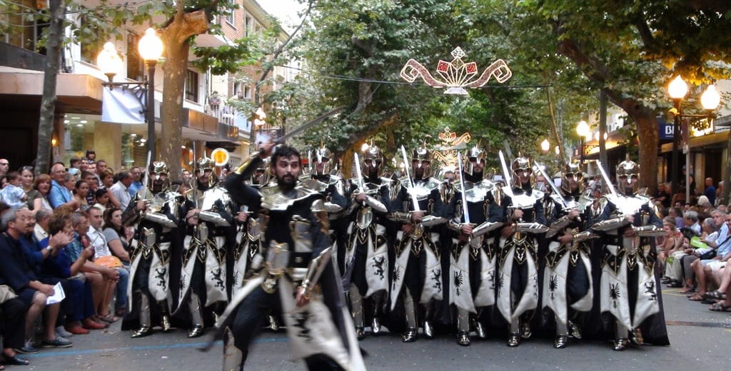 Desfile de Gala, Hospitalaris lucen sus trajes en la Calle Marqués de Campo Desfile de Gala Hospitalaris lucen sus trajes en la Calle Marqués de Campo
