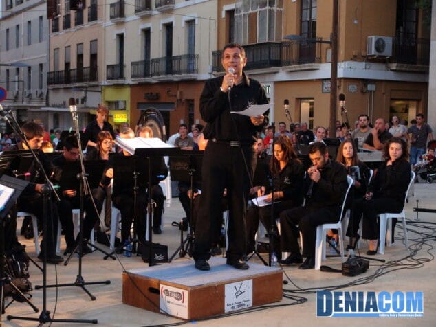 Director de la Colla El Terrós de Petrer en Dénia