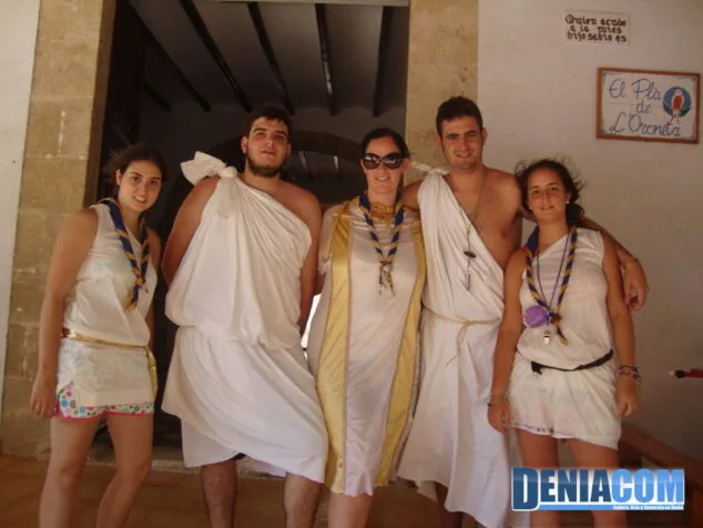 El campamento de Juniors San Antonio teletransporta a los niños hasta la prehistoria 13 El albergue de L´oreneta se convierte en la Grecia Clásica