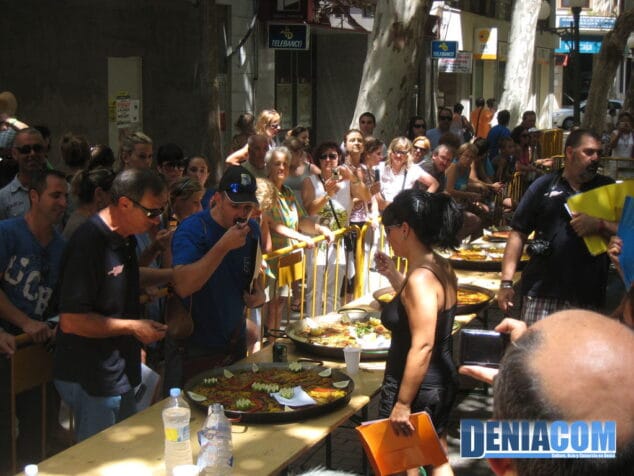 El jurado hace la cata de las Paellas