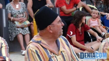 El pregonero 2011 Manolo Noguera observa con atención el acto