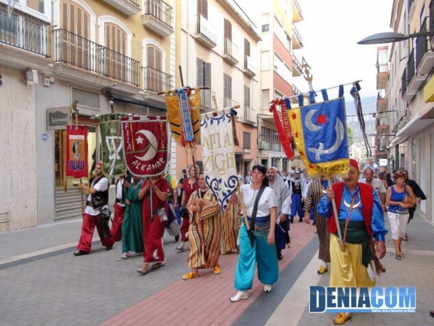 Estandartes de las comparsas moras