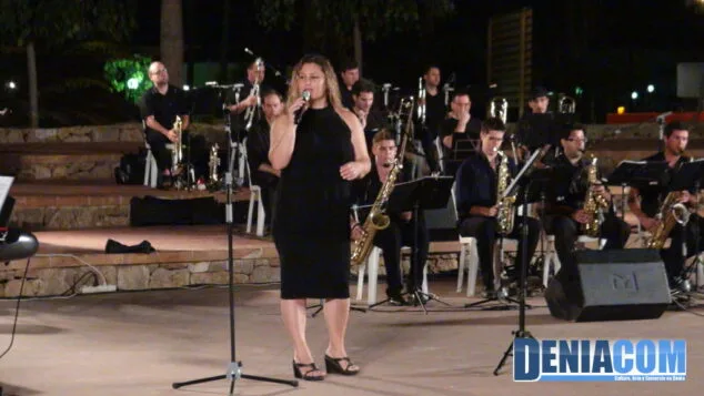 La Marina Big Band vuelve a deleitar a un público entregado 4 Eva Olivencia Marina Big Band