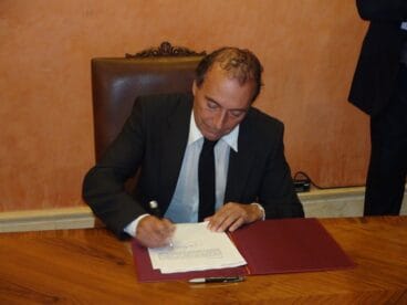 Federico Cervera firma el convenio con la Consellería de Infraestructura